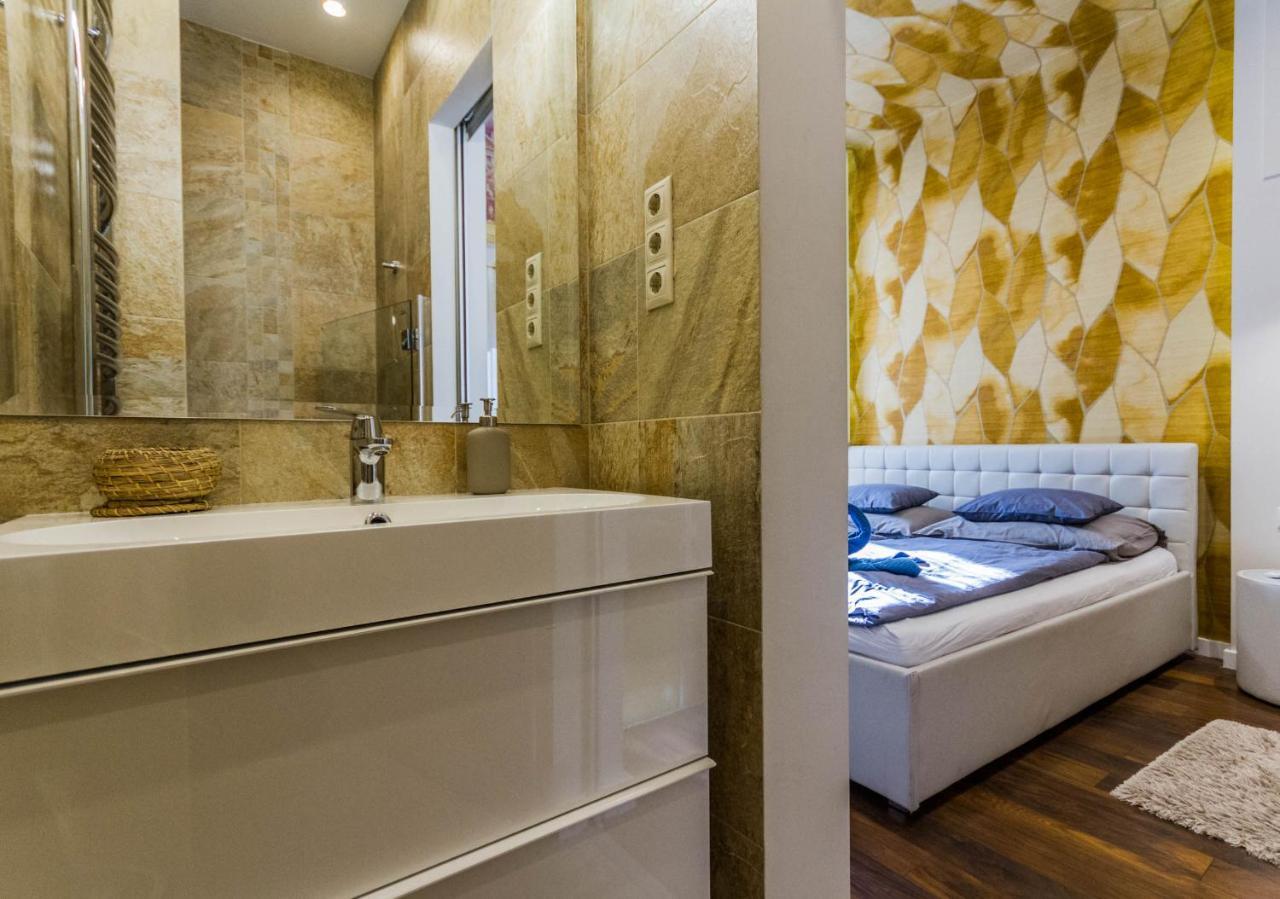 Chain Bridge Studio Apartment บูดาเปสต์ ภายนอก รูปภาพ
